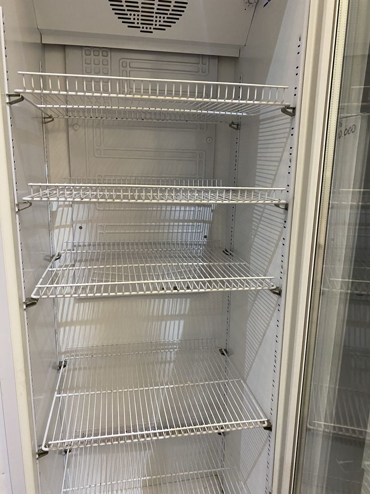 Холодильник, морозильник, плита, оборудование