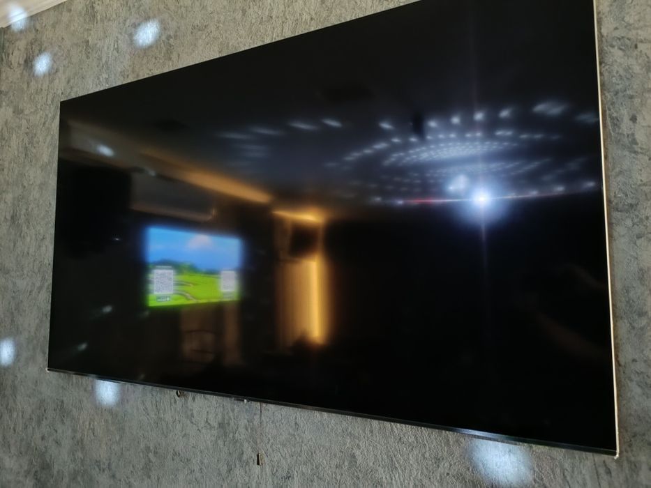 Продам телевизор на запчасти Самсунг 70TU7100