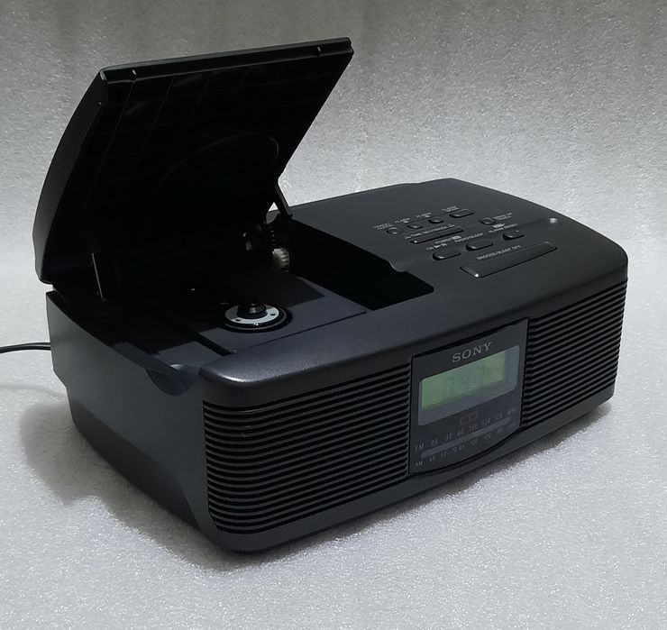 Radio cu ceas și CD player stereo Sony ICF-CD810