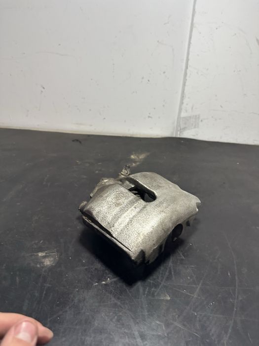 Etrier frana stanga fata Volkswagen Vw Touran  etrier frana dreapta fa