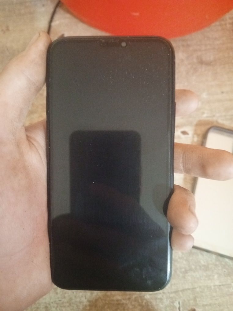Iphone 11 pro srochna sotiladi