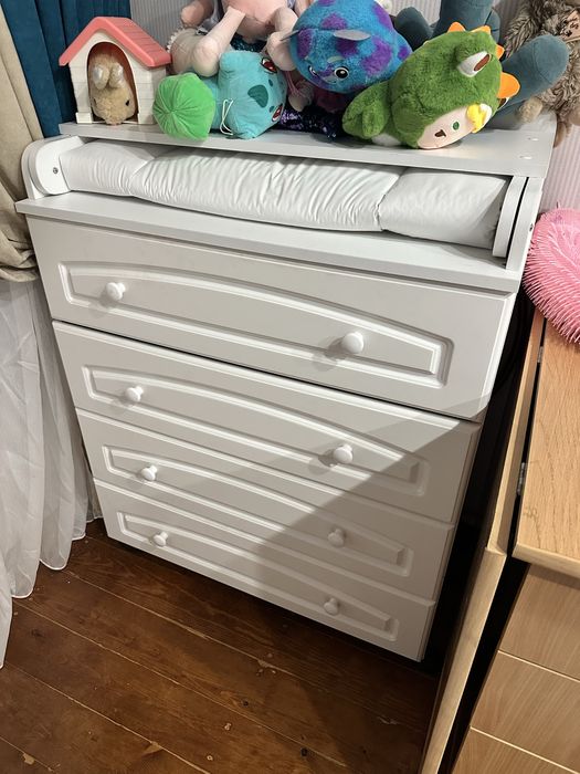 Продам детскую кровать от рождения и  комод