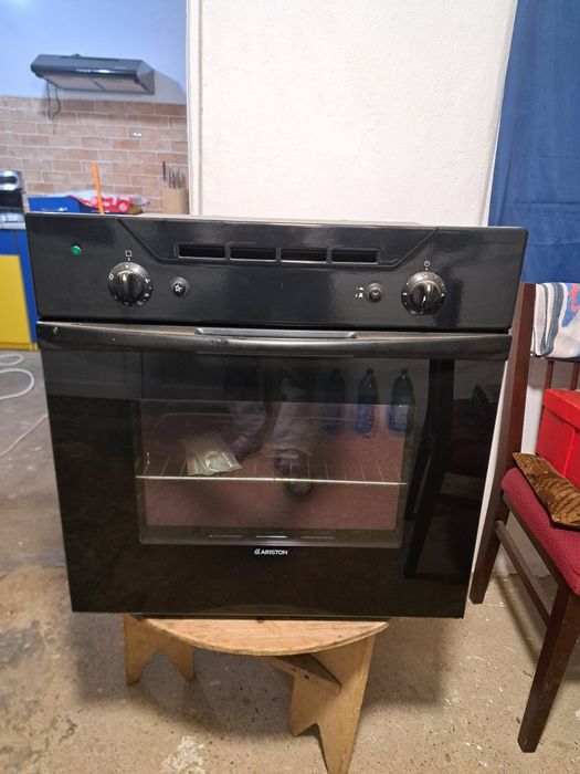 Cuptor Ariston electric și gaz