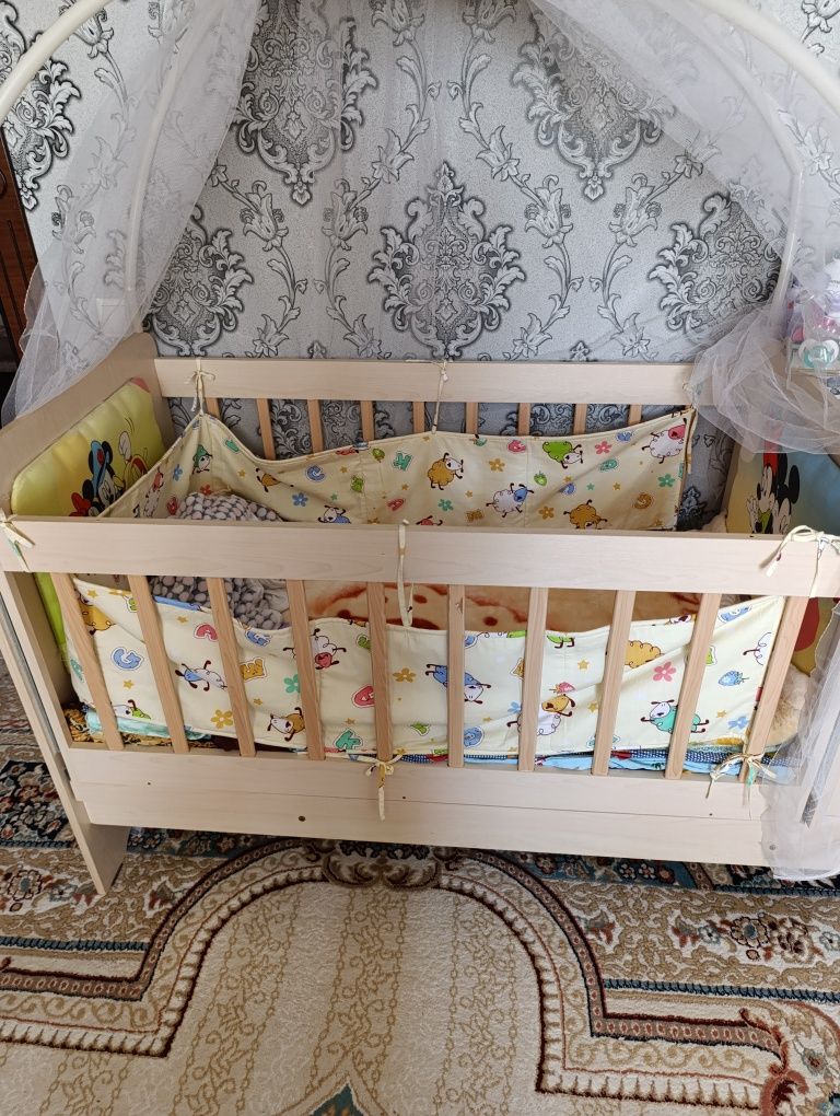 Продает детский шкаф и крават