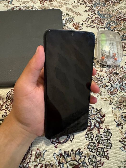 Samsung a12 aybi yoq karobka dakument bor ochilmagan usta kormagan