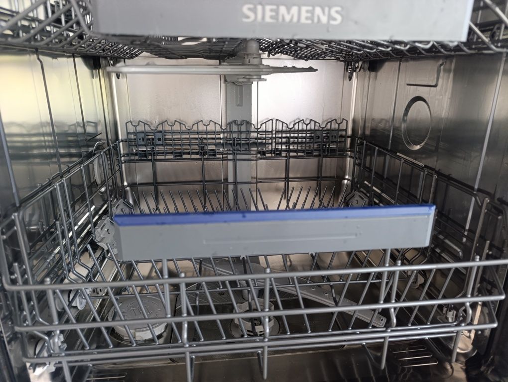 Съдомиялна Siemens iQ300 за полу вграждане 2023г