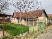 Vând casa la Crestur