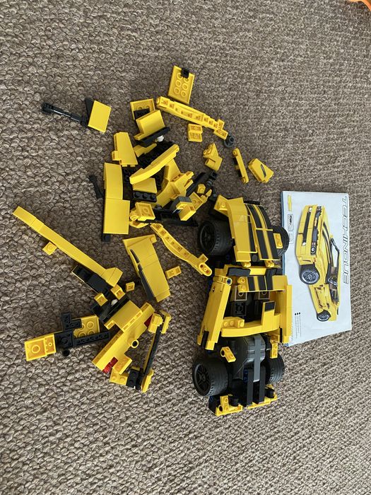 Голяма кола конструктор, като LEGO
