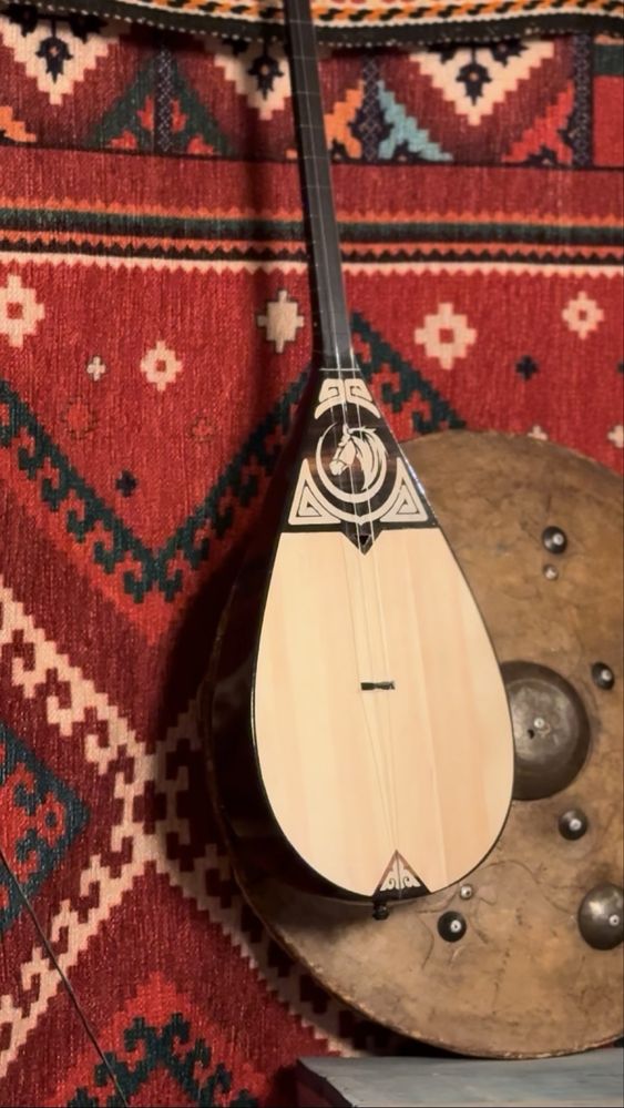 Домбыра жоғары сападағы