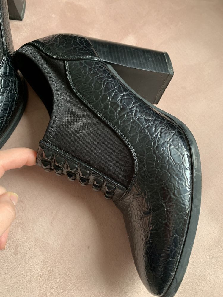 Pantofi botine lac toc patrat nr 38
