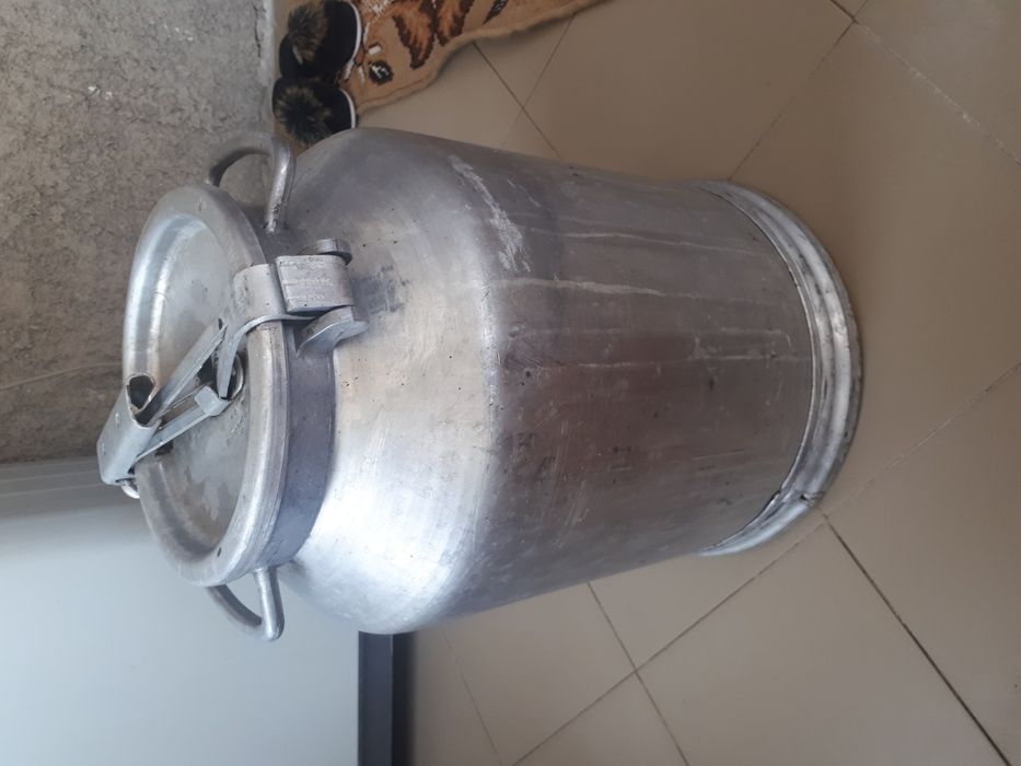 Продам флягу 40 литров за 15 тыс . и бочонок 9 литровый за 5000 тенге.