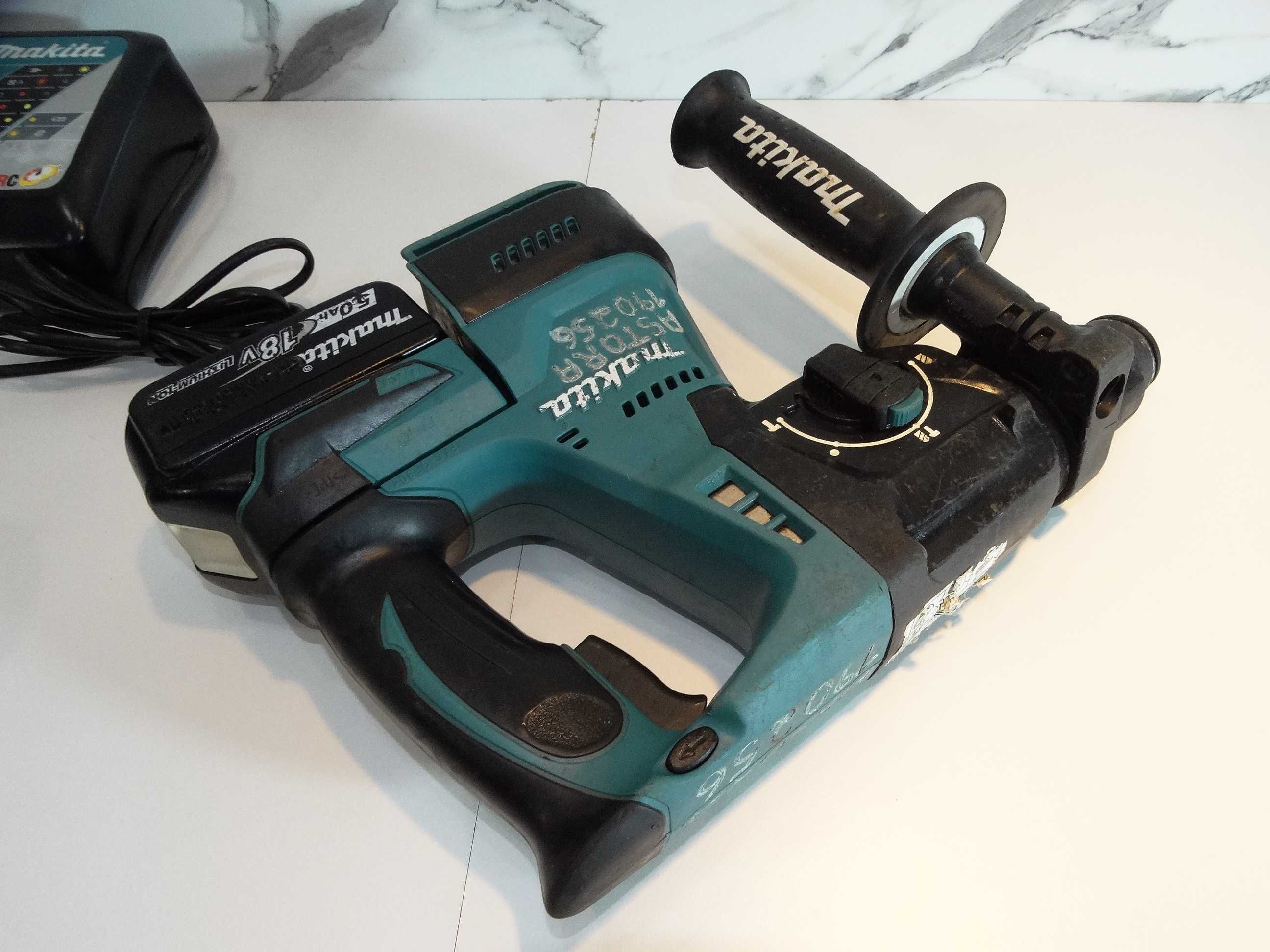 Makita DHR 242 / 2 x 5.0 Ah - Перфоратор 3 функции