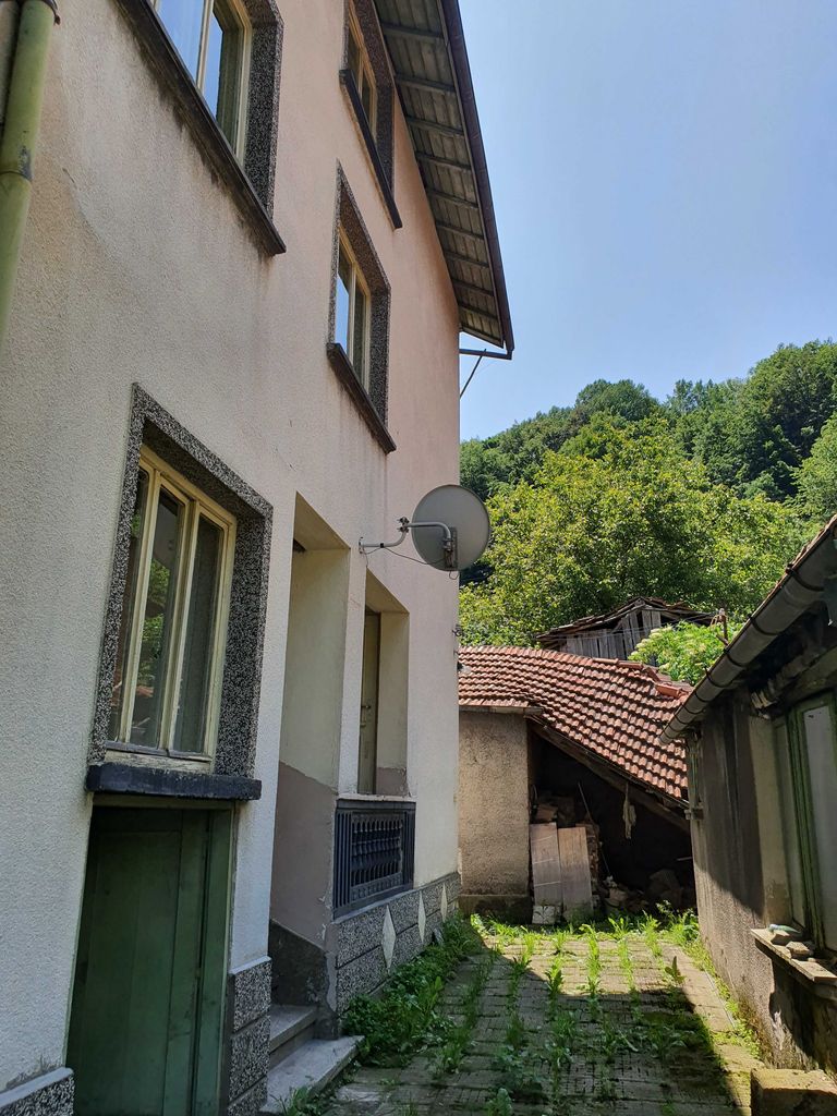 Продава се Къща в с. Чифлик, Област Ловеч - 200 кв.м за 459 €/кв.м - Снимка #3