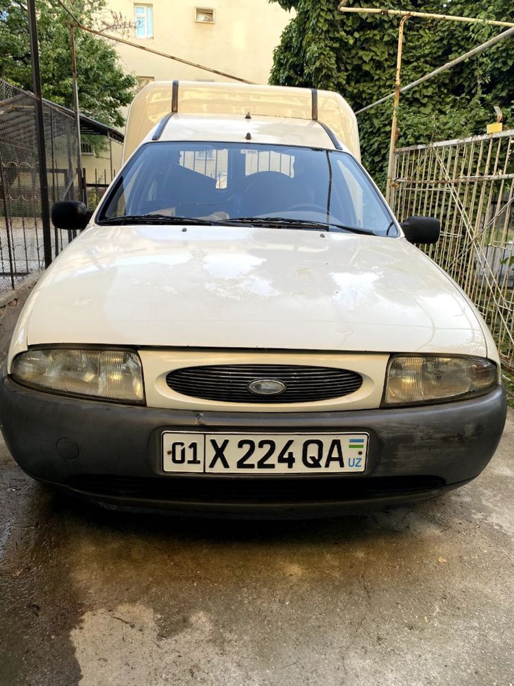 Ford courier sotiladi.