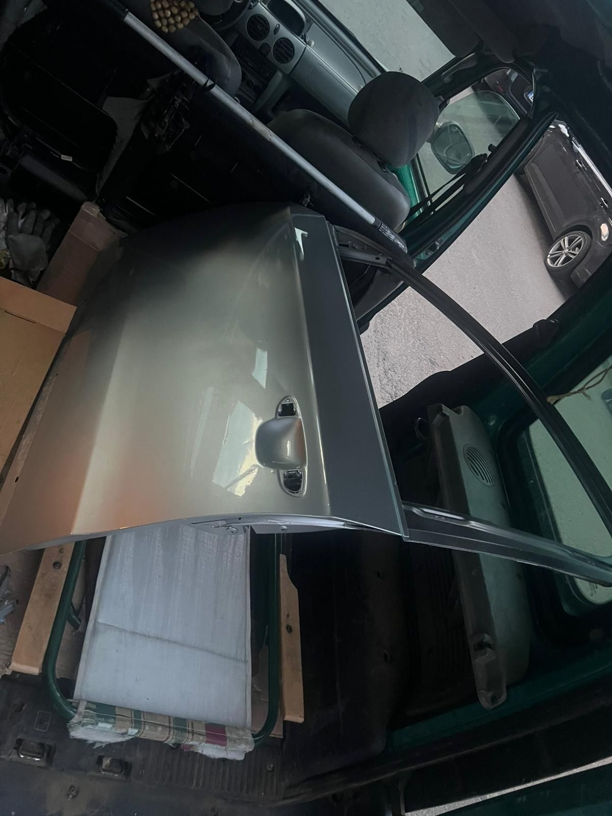 Usa stanga fata vw Passat B7 gri metalizat