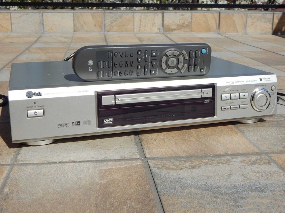 DVD player LG DVD-3000E cu cabluri SCART si audio (fabricat pt UK)