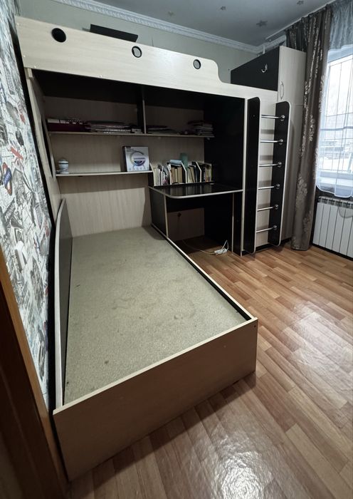 Детская двухэтажная кровать, в хорошем состоянии