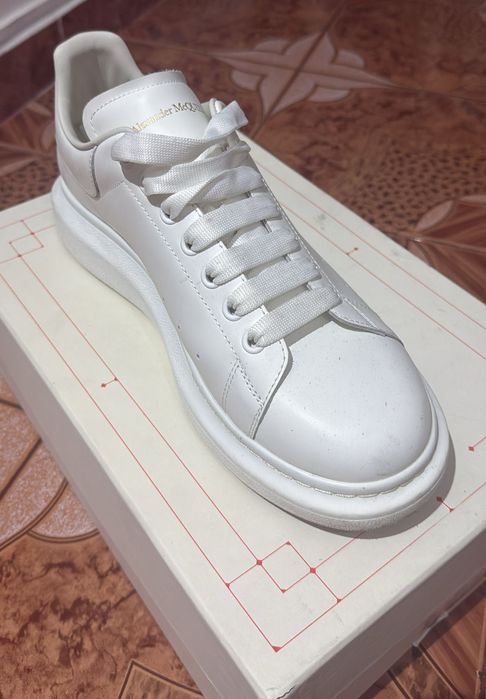 Vând adidași Alexander McQueen