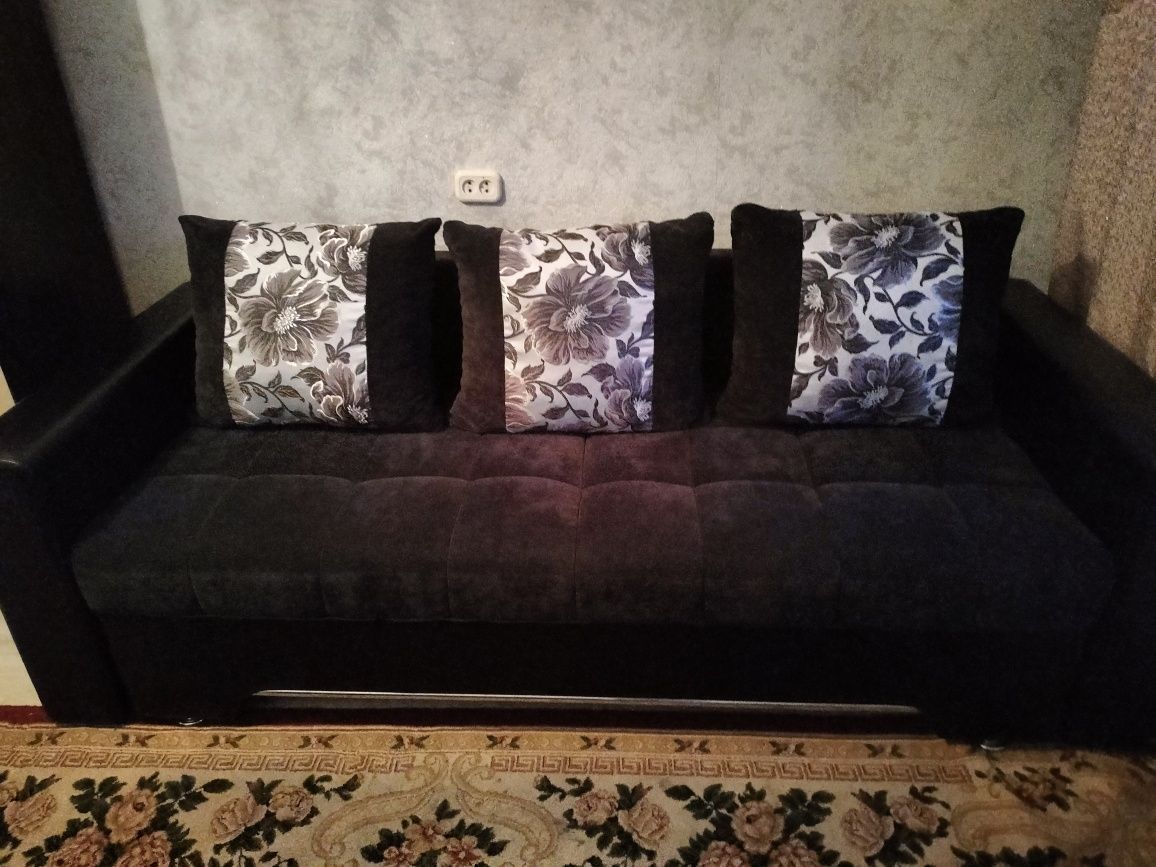 Срочно продам диван + 2 мини диван в отличном состоянии!!!
