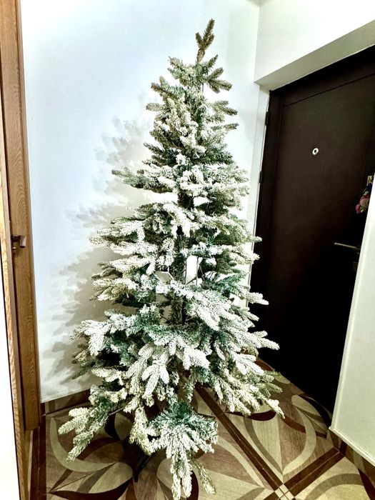 Vând brad artificial