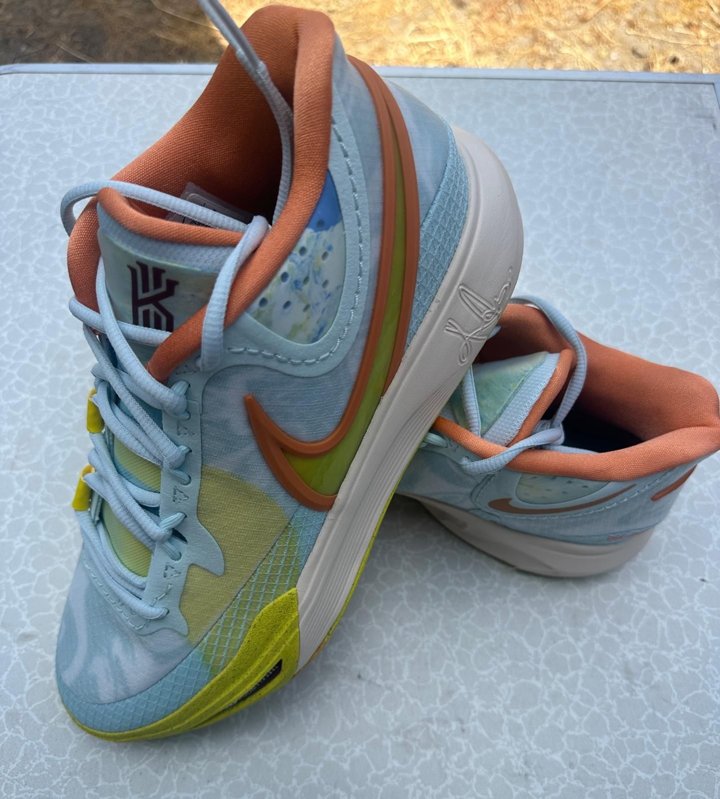 Vând adidas Nike 46 baschet Nou