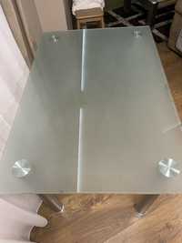 Стъклена трапезна маса