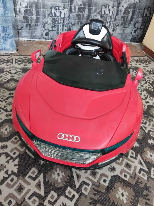 Детска акумулаторна кола