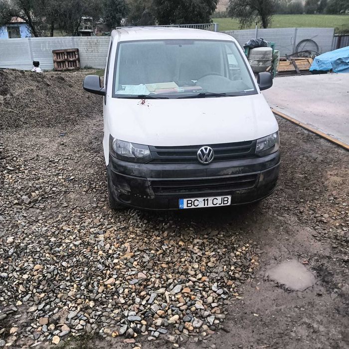 Vând Volkswagen  Transporter T5