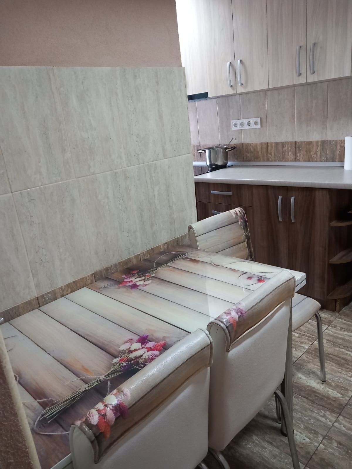 Vând apartament  aleaa Onisifor Ghibu Nr 12 et 3 mobilat