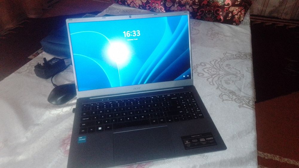 Acer noutbuki yangi.dakument karobkasiyam bor.