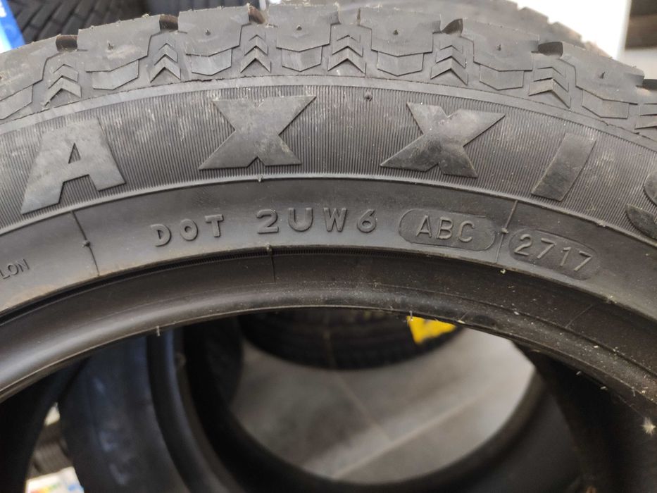 2бр Нови Зимни Гуми 255 45 17 - Maxxis