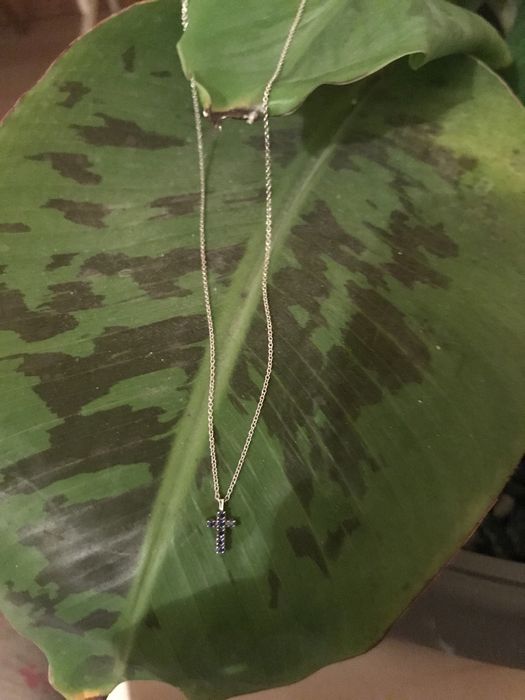 Lantisor din aur alb, 18 kt, cu safire