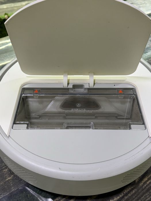 Два робот пылесоса Viomi Cleaning Robot и Robotic Vacuum Cleaner