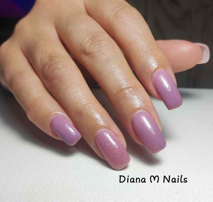 Unghii cu gel și oja semi