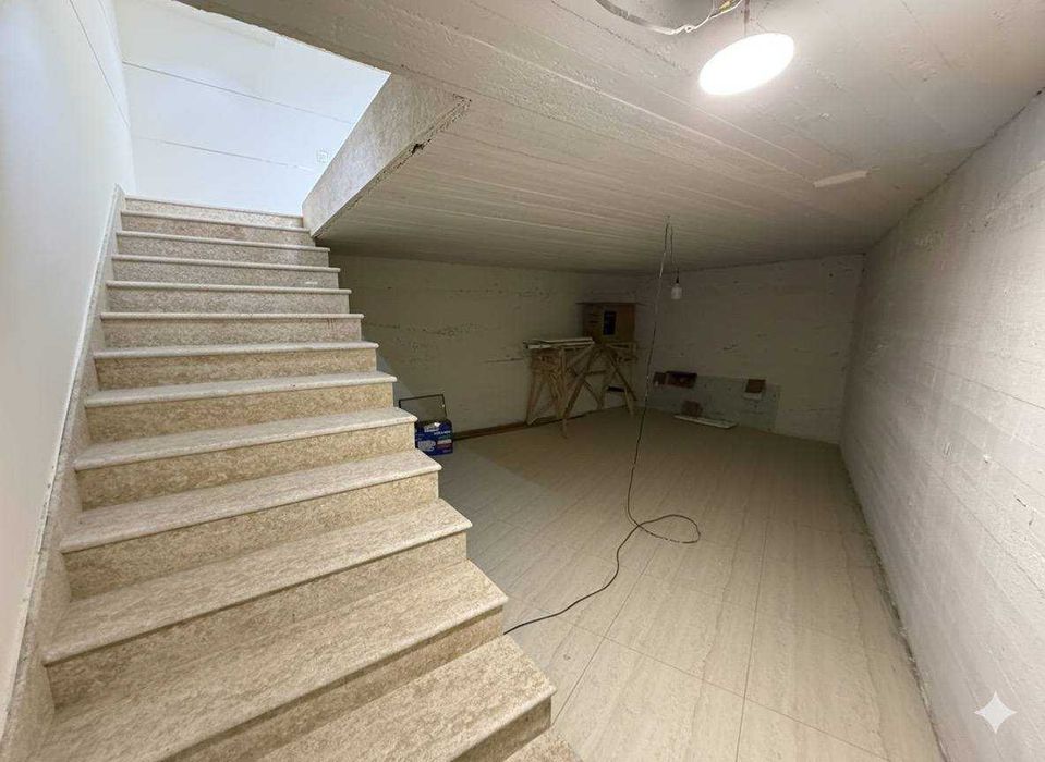 Сдается отдельно стоящие здание 330м2 Яккасарайском районе SH83