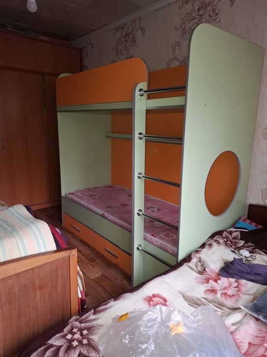 Продам двухярустную кровать +1 матрац
