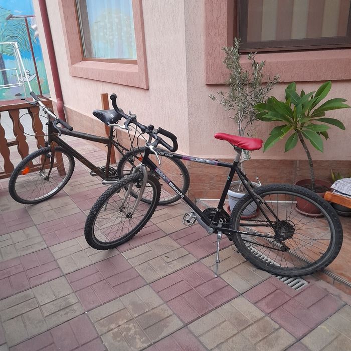 Vănd 2 biciclete pentru piese