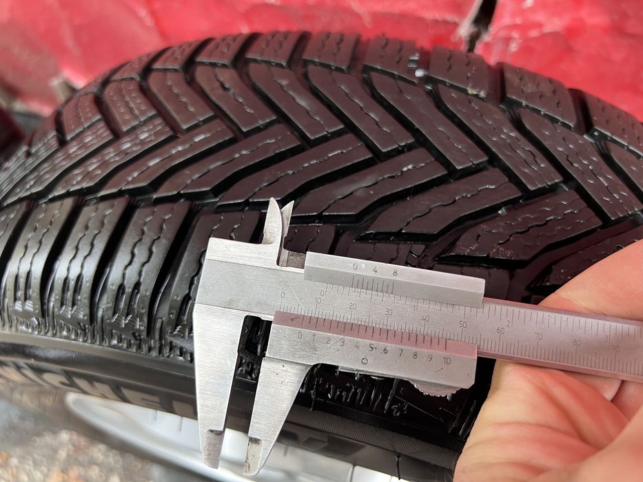 Джанти за Dacia Оригинални 15” 4x100 6j ET40 с зимни гуми Мишелин