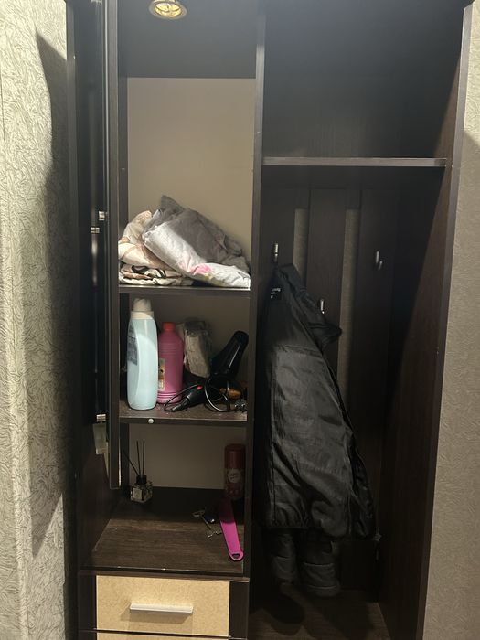 Продам шкаф в прихожею