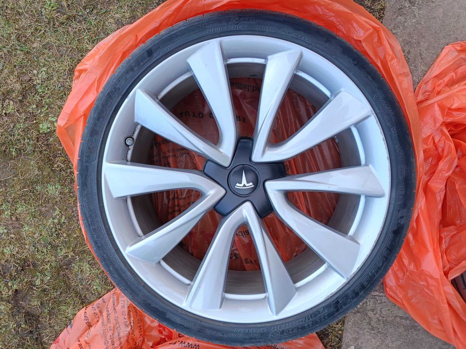 Tesla Model 3 Оригинални 20 Performance джанти + TPMS + Гуми