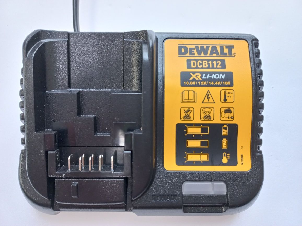 Бързи Зарядни устройства DeWALT DCB 1104 DCB115