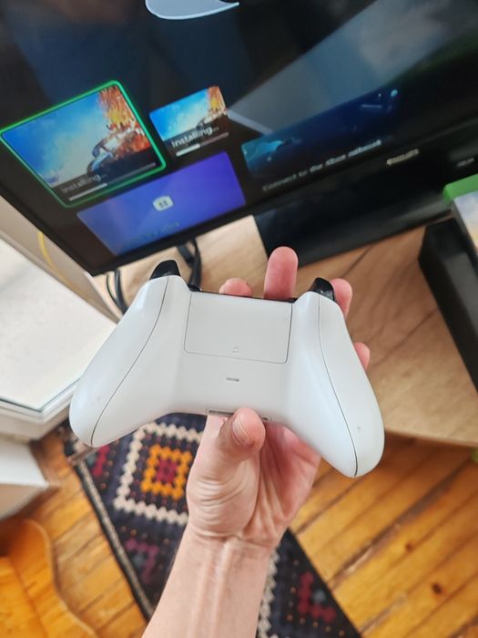2X Xbox one 500 GB +оригинален безжичен джойстик+2ве хитови игри!