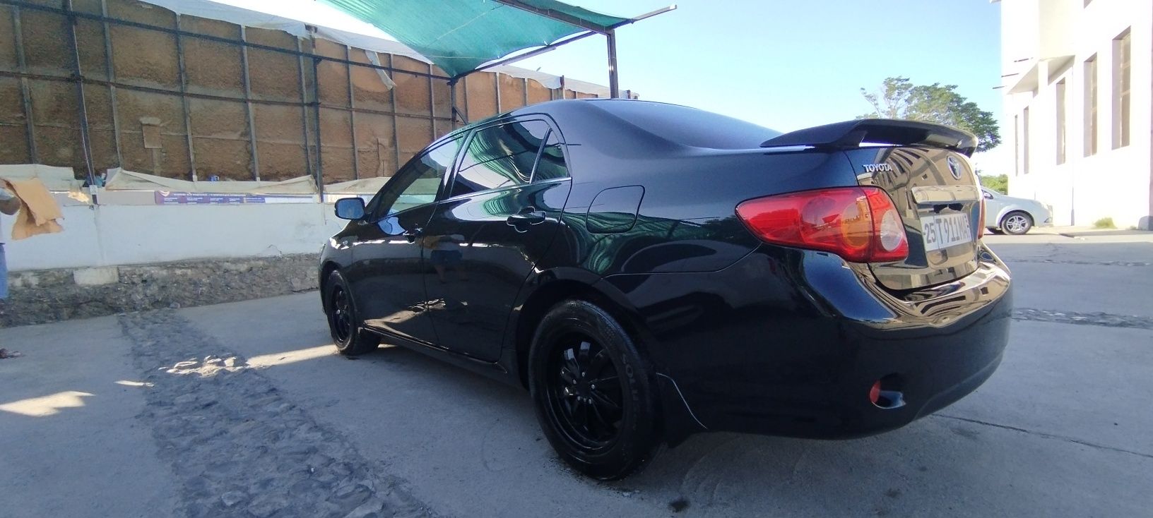 Toyota corolla сотлади