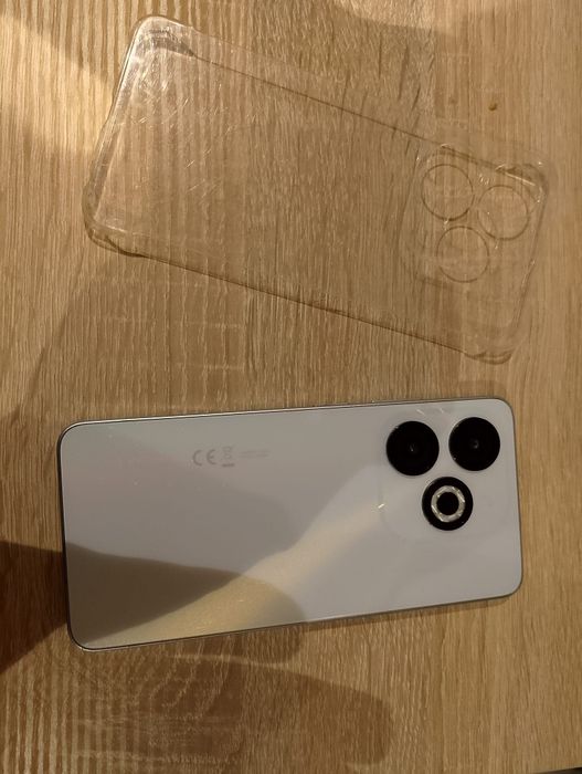 Telefonul este aproape nou fără zgârieturi sau urme de uzura