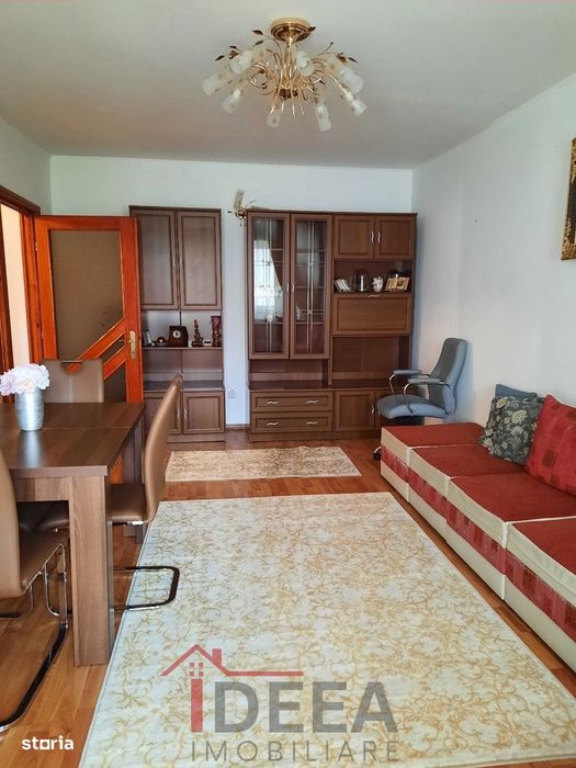 Apartament cu 3 camere, decomandat, loc de parcare, zona 1 Mai