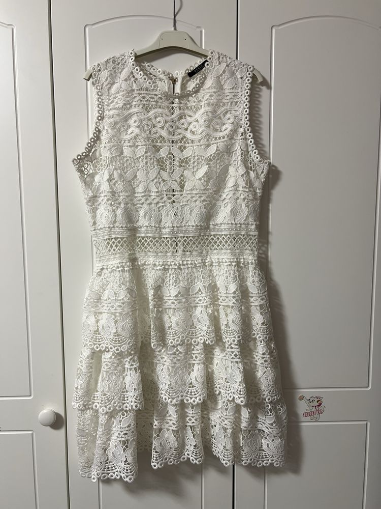 Красива бяла рокля Guess M/L р-р