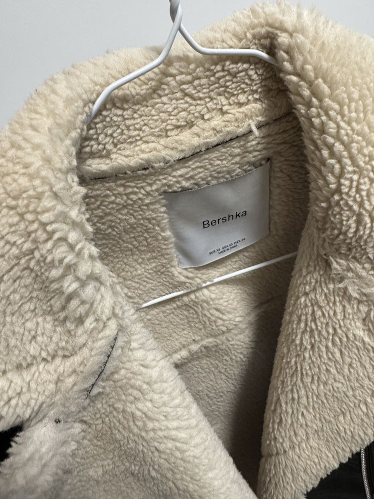 Елек с пух Bershka