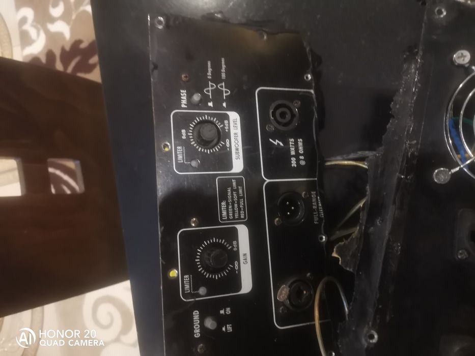 мощен кросоувър за субуфер и вграден усилвател