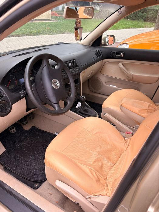 Vând volkswagen Golf din 2001