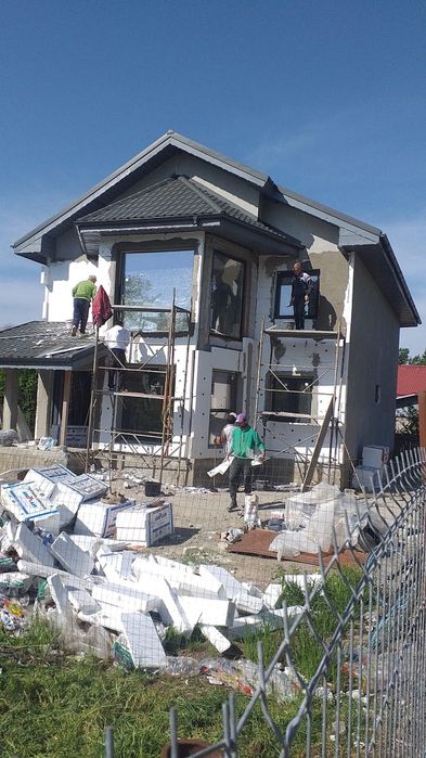Meseriași constructori